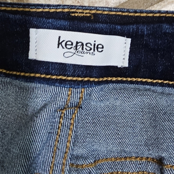 Kensie Womens Size 10 Denim Shorts Dark Wash Floral Rose Cutoff Statement Y2K - Picture 3 of 7